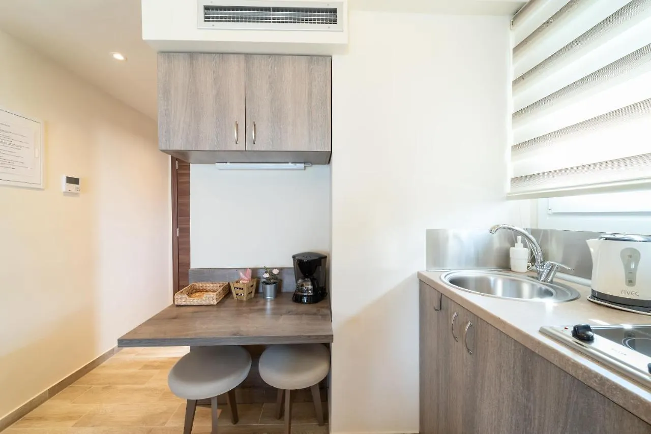 Peraía Luxury Plateia Rooms 0*,  יוון